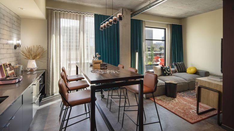 <b>Moxy Oakland Downtown Suite</b>. Images powered by <a href="https://www.leonardoworldwide.com/" title="Leonardo Worldwide" target="_blank">Leonardo</a>.