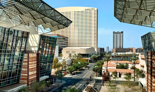 Sheraton Phoenix Downtown Exterior