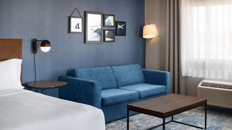 Four Points by Sheraton Edmonton South Suite