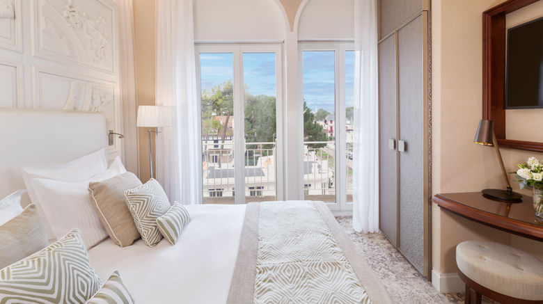 <b>Le Royal Thalasso Barriere Suite</b>. Images powered by <a href="https://www.leonardoworldwide.com/" title="Leonardo Worldwide" target="_blank">Leonardo</a>.