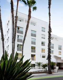 Sandbourne Santa Monica, Autograph Coll.