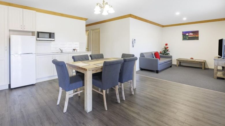 <b>Black Gold Country Cabins and Motel Suite</b>. Images powered by <a href="https://www.leonardoworldwide.com/" title="Leonardo Worldwide" target="_blank">Leonardo</a>.