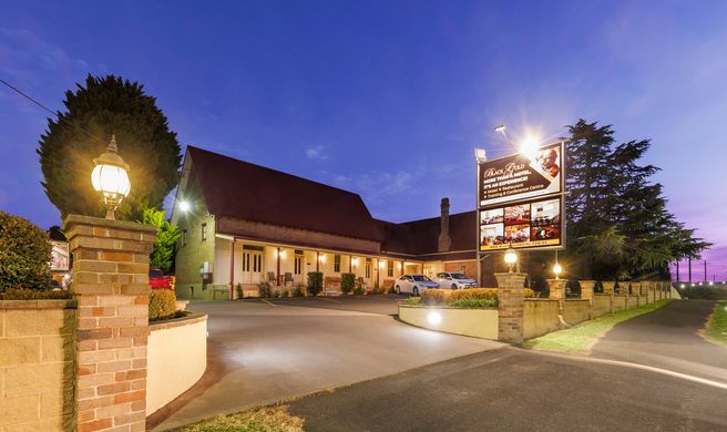 Black Gold Country Cabins and Motel Exterior