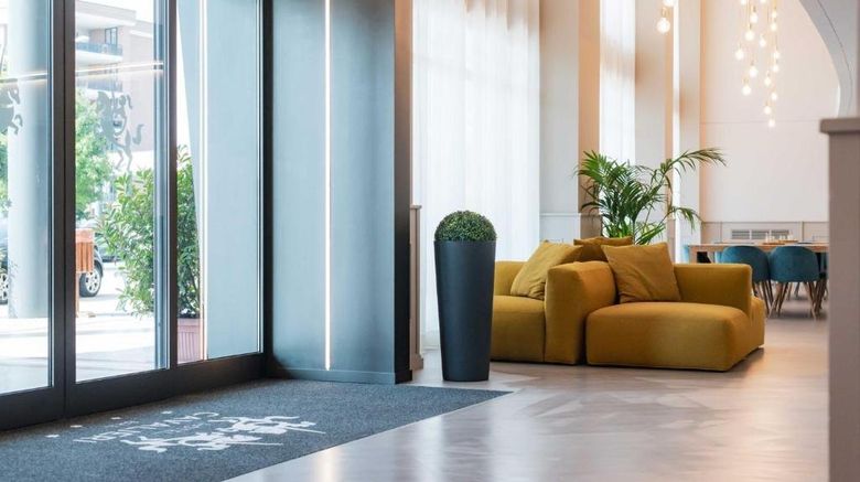 <b>Hotel Cavalieri Lobby</b>. Images powered by <a href="https://www.leonardoworldwide.com/" title="Leonardo Worldwide" target="_blank">Leonardo</a>.
