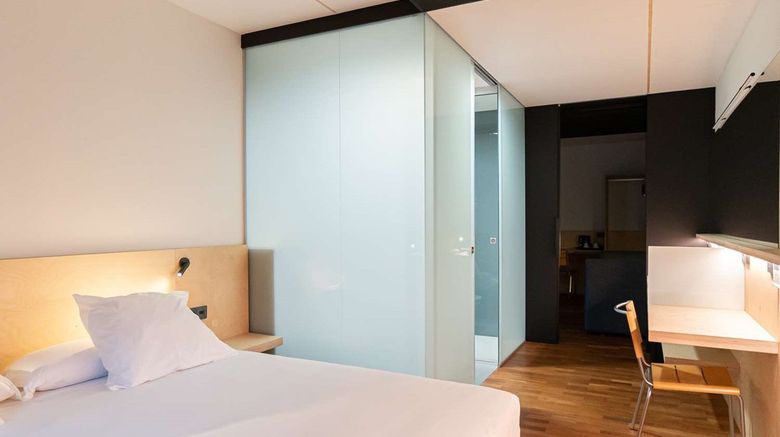 <b>Eth Irun Room</b>. Images powered by <a href="https://www.leonardoworldwide.com/" title="Leonardo Worldwide" target="_blank">Leonardo</a>.