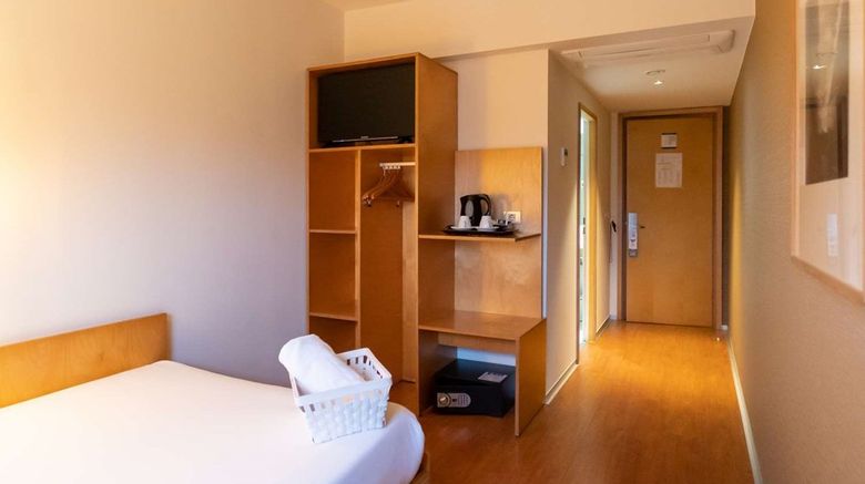 <b>Eth Irun Room</b>. Images powered by <a href="https://www.leonardoworldwide.com/" title="Leonardo Worldwide" target="_blank">Leonardo</a>.