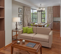 Holiday Inn Suites Batangas Limapark Room