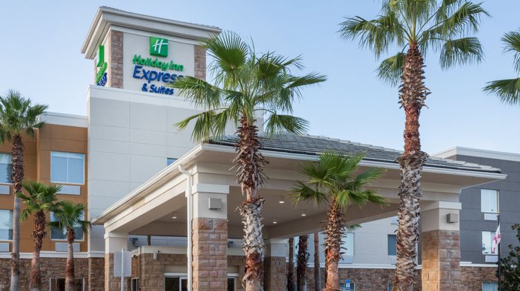 Holiday Inn Express Exterior