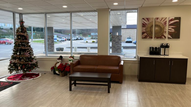 <b>Red Roof Inn & Suites Wilkesboro Lobby</b>. Images powered by <a href="https://www.leonardoworldwide.com/" title="Leonardo Worldwide" target="_blank">Leonardo</a>.