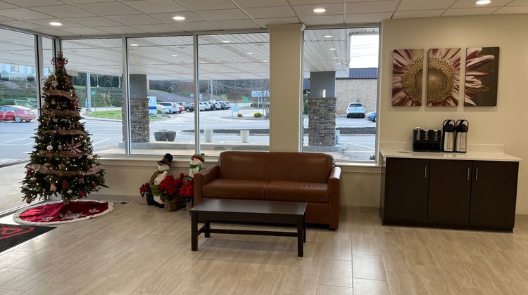 Red Roof Inn & Suites Wilkesboro Lobby