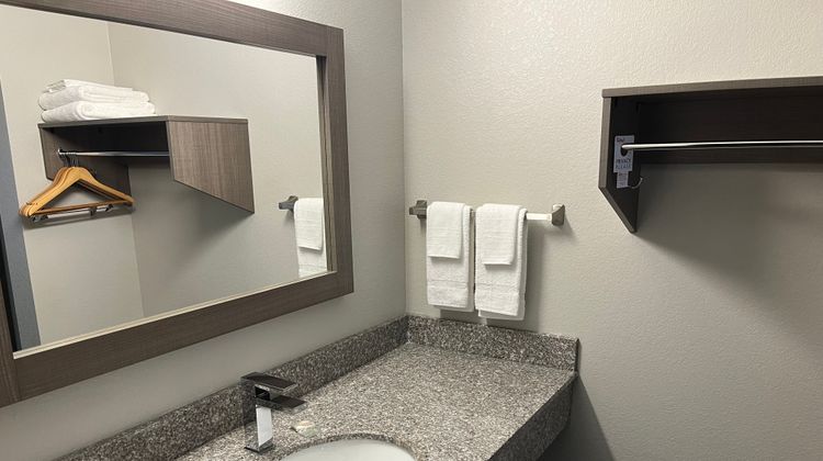 Red Roof Inn & Suites Wilkesboro Room