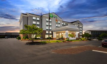 Holiday Inn Express & Suites