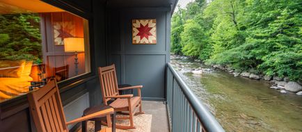 Historic Rocky Waters Inn Exterior