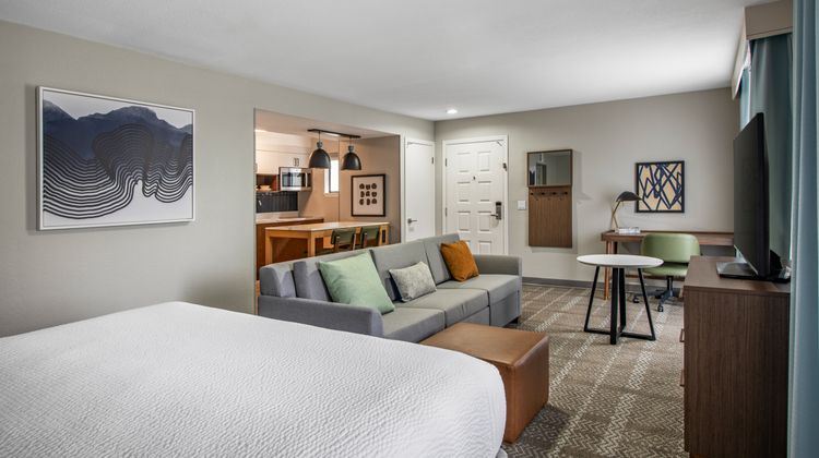 Staybridge Suites Oxnard-River Ridge Room