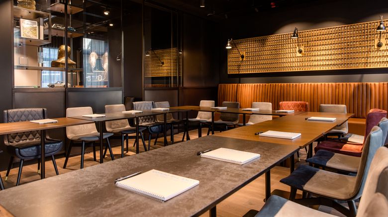 <b>Motel One Stuttgart-Feuerbach Meeting</b>. Images powered by <a href="https://www.leonardoworldwide.com/" title="Leonardo Worldwide" target="_blank">Leonardo</a>.