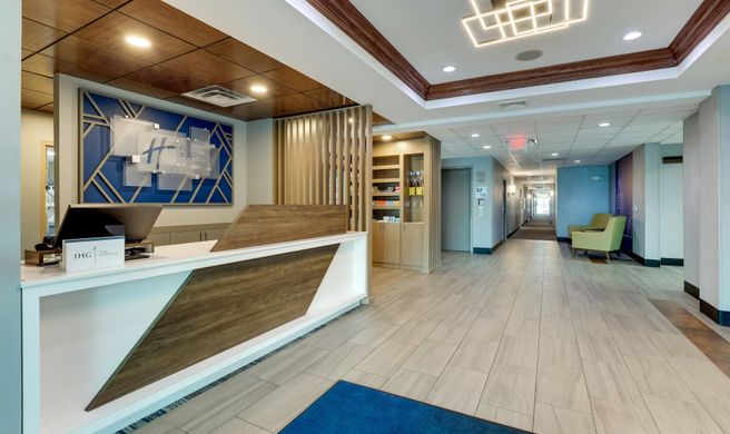 Holiday Inn Express Exterior