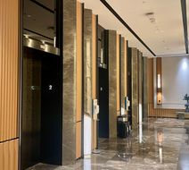 HUALUXE Yibin Lobby