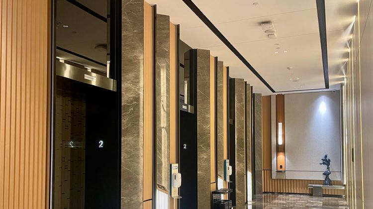 HUALUXE Yibin Lobby