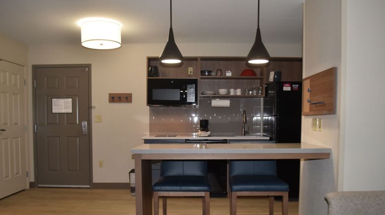 <b>Candlewood Suites Lobby</b>. Images powered by <a href="https://www.leonardoworldwide.com/" title="Leonardo Worldwide" target="_blank">Leonardo</a>.
