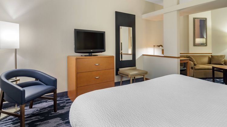 Fairfield Inn & Suites Commerce Suite