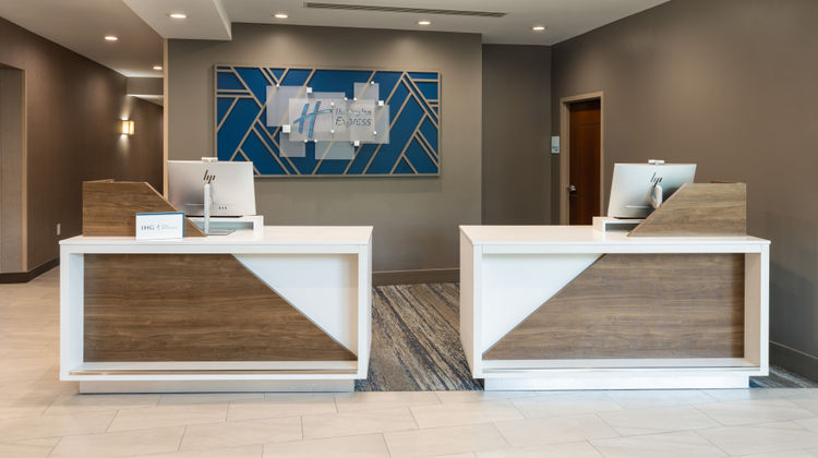 Holiday Inn Exp Miami Arpt Blue Lagoon Exterior