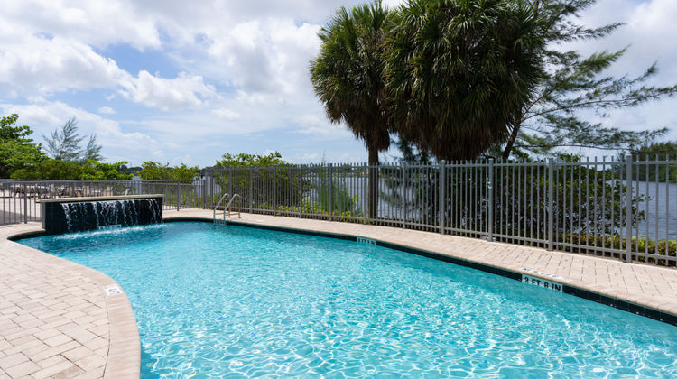 Holiday Inn Exp Miami Arpt Blue Lagoon Pool