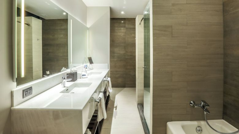 <b>Four Points by Sheraton Puebla Room</b>. Images powered by <a href="https://www.leonardoworldwide.com/" title="Leonardo Worldwide" target="_blank">Leonardo</a>.
