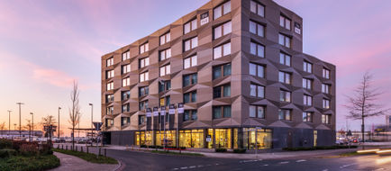 Holiday Inn The niu Crusoe Exterior
