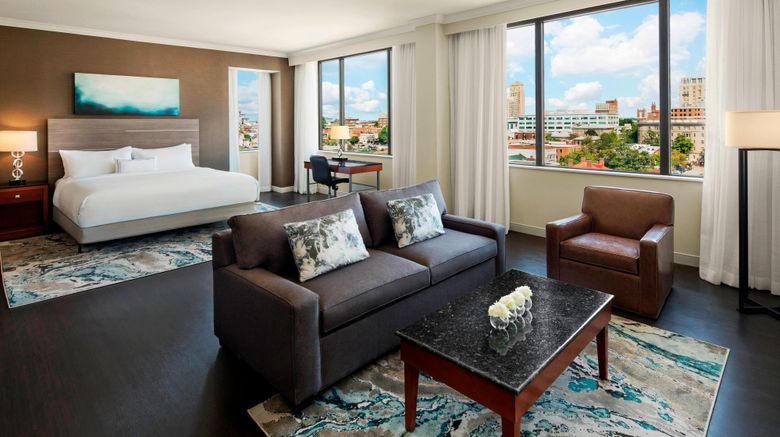 <b>Delta Hotels Richmond Downtown Suite</b>. Images powered by <a href="https://www.leonardoworldwide.com/" title="Leonardo Worldwide" target="_blank">Leonardo</a>.