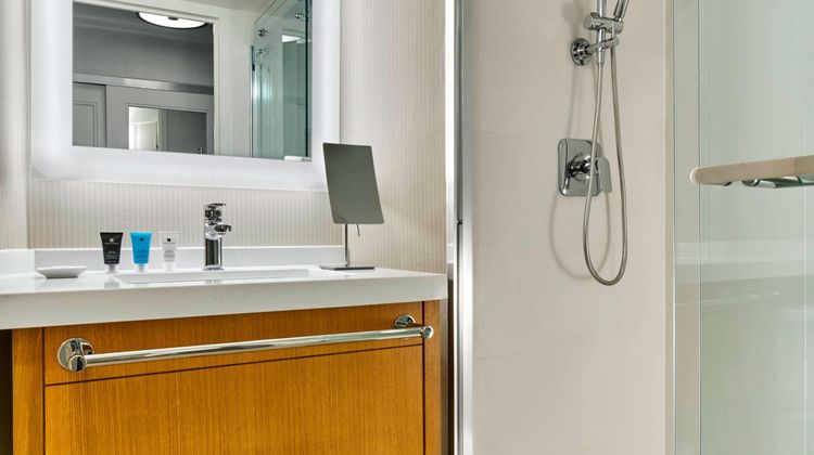 Delta Hotels Richmond Downtown Room