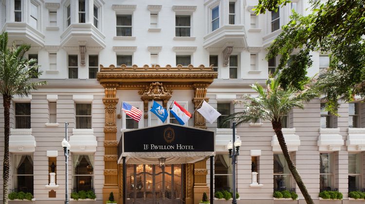 Le Pavillon Hotel Exterior