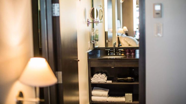 ALT Hotel Quebec City Room