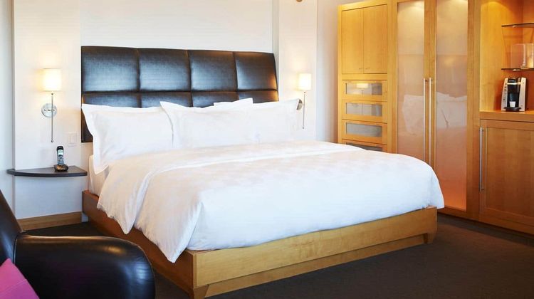 ALT Hotel Quebec City Room