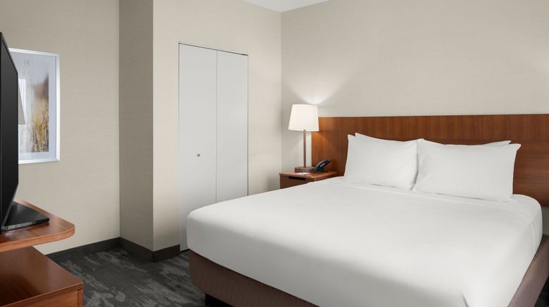 <b>Fairfield Inn & Suites Columbus OSU Room</b>. Images powered by <a href="https://www.leonardoworldwide.com/" title="Leonardo Worldwide" target="_blank">Leonardo</a>.