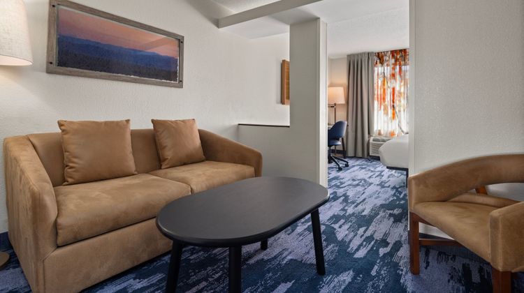 Fairfield Inn & Suites Columbus East Room