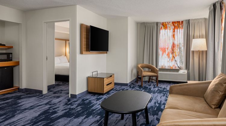 Fairfield Inn & Suites Columbus East Room