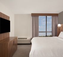 Holiday Inn Airport & Conf Center Room