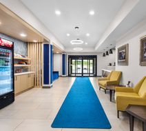 Holiday Inn Express Hotel & Stes SE Exterior