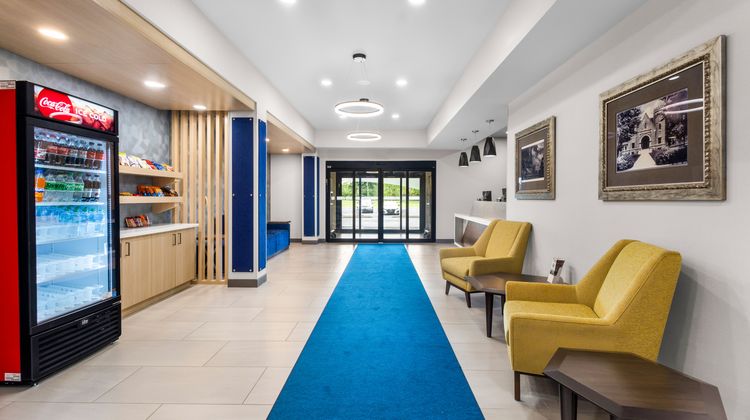 Holiday Inn Express Hotel & Stes SE Exterior