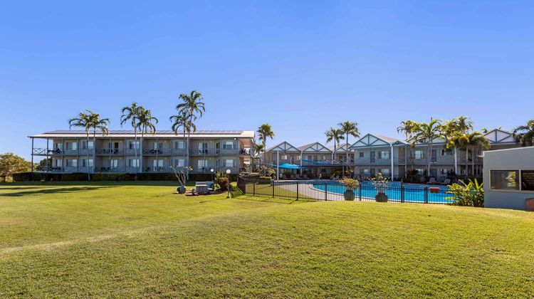 Moonlight Bay Suites Exterior