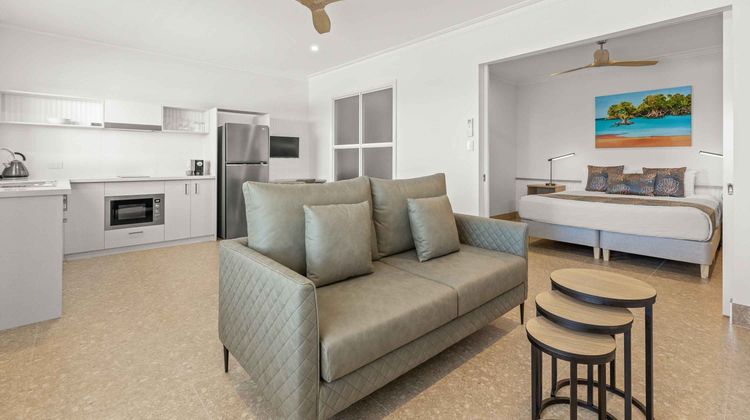 Moonlight Bay Suites Room