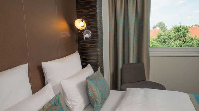 <b>Motel One Hamburg Airport Room</b>. Images powered by <a href="https://www.leonardoworldwide.com/" title="Leonardo Worldwide" target="_blank">Leonardo</a>.