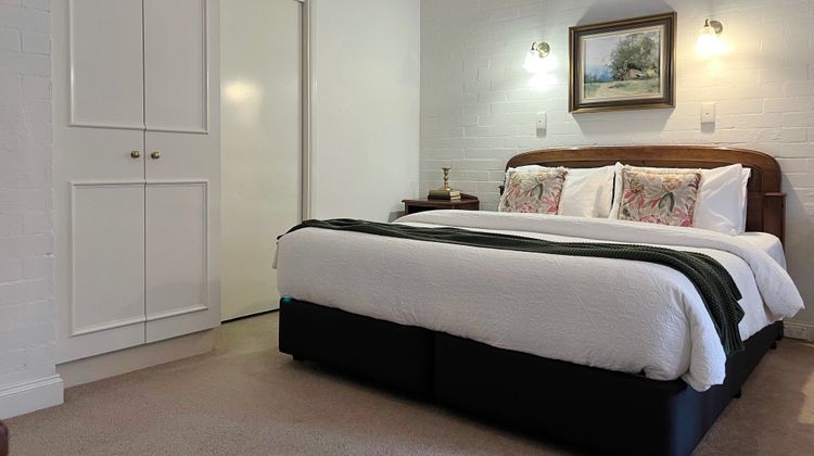 Victoria House Motor Inn Room