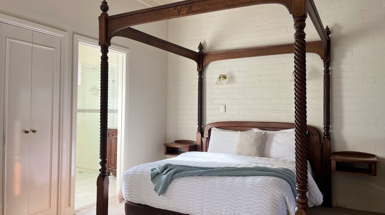 Victoria House Motor Inn Room