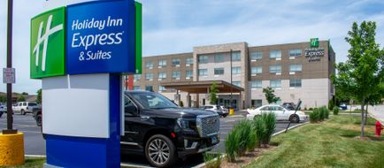 Holiday Inn Express & Suites Yorkville Exterior