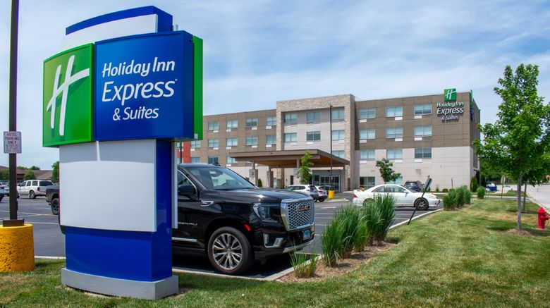 <b>Holiday Inn Express & Suites Yorkville Exterior</b>. Images powered by <a href="https://www.leonardoworldwide.com/" title="Leonardo Worldwide" target="_blank">Leonardo</a>.