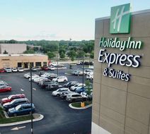 Holiday Inn Express & Suites Yorkville Exterior
