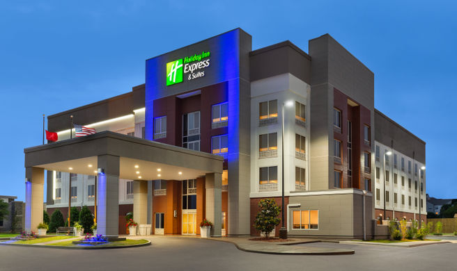 Holiday Inn Express & Suites Tuscaloosa- Exterior