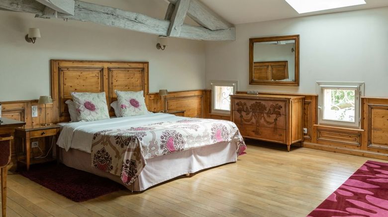 <b>Villa Heloise Room</b>. Images powered by <a href="https://www.leonardoworldwide.com/" title="Leonardo Worldwide" target="_blank">Leonardo</a>.