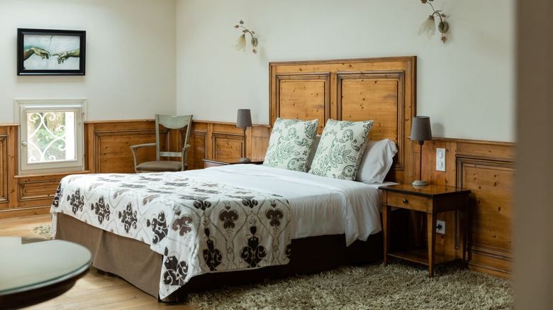 <b>Villa Heloise Room</b>. Images powered by <a href="https://www.leonardoworldwide.com/" title="Leonardo Worldwide" target="_blank">Leonardo</a>.